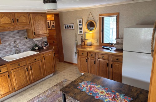 Wellesley Island Cabin | Charming 2-bedroom cabin with AC, WiFi in wonderful Wellesley Island