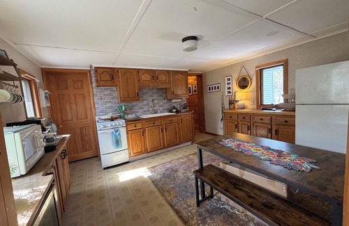 Wellesley Island Cabin | Charming 2-bedroom cabin with AC, WiFi in wonderful Wellesley Island