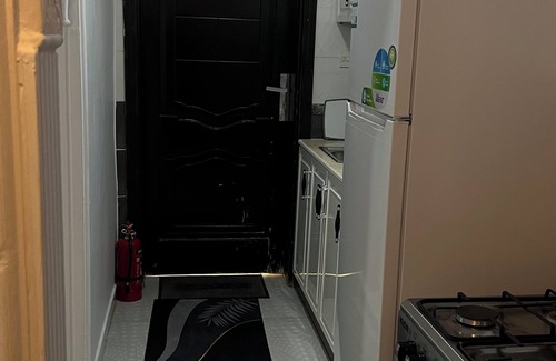 Medina Apartment | Charming 2-bedroom apartment in delightful المدينة المنورة with AC, WiFi