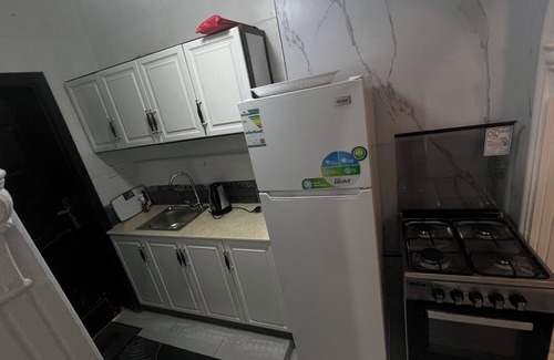 Medina Apartment | Charming 2-bedroom apartment in delightful المدينة المنورة with AC, WiFi