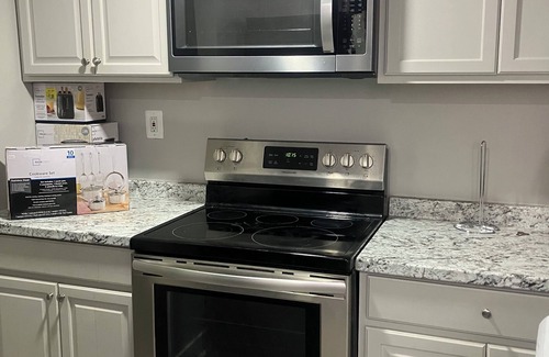 Coral Hills House | Charming 2-bedroom bungalow with WiFi, AC in peaceful Capitol Heights