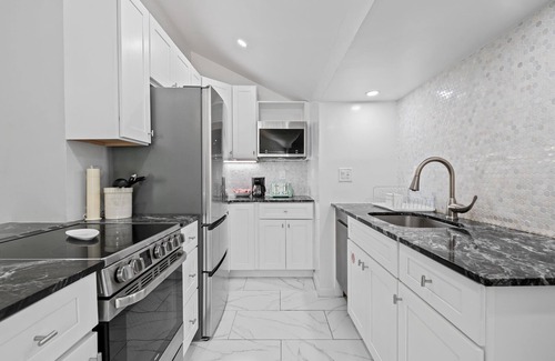 Victoria Park House | Charming 2-bedroom house with WiFi and AC in welcoming Fort Lauderdale