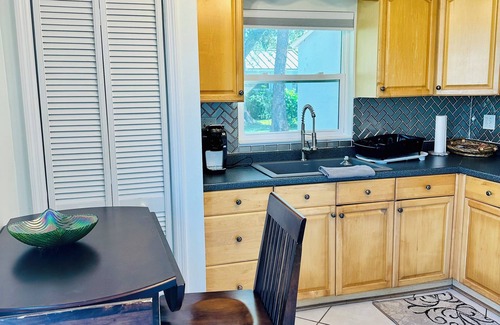 Bonita Shores Cottage | Charming 2-bedroom Florida cottage home, walking distance to Barefoot beach.