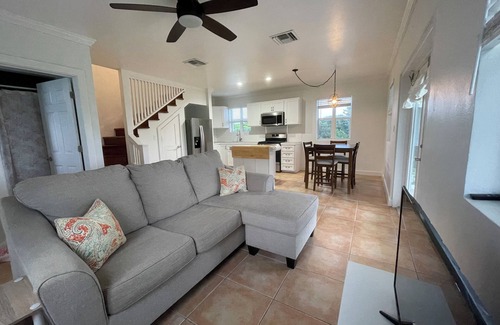 Lubbers Quarters Cay House | Charming 2-bedroom house with Hill-top views on Pelican Shores.