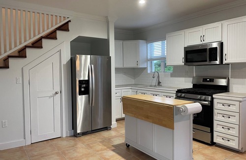 Lubbers Quarters Cay House | Charming 2-bedroom house with Hill-top views on Pelican Shores.