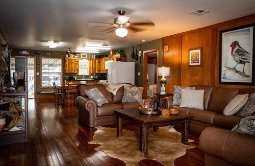 Breaux Bridge House | Charming 2-bedroom house in fabulous Breaux Bridge with WiFi, AC