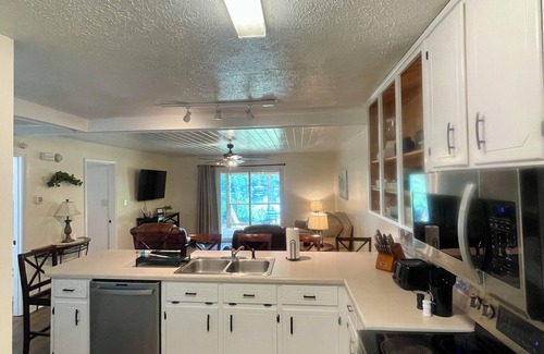 Milledgeville Apartment | Charming 2-bedroom lakeside apartment with access to beautiful Lake Sinclair.