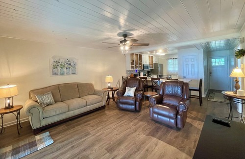 Milledgeville Apartment | Charming 2-bedroom lakeside apartment with access to beautiful Lake Sinclair.