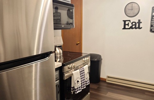 Niagara Falls Condo | Charming 2-bedroom condo with WiFi, AC in phenomenal Niagara Falls