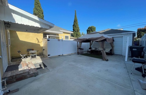 North Redondo House | Charming 2-bedroom house, 1.7miles from Manhattan beach pier with WiFi, AC