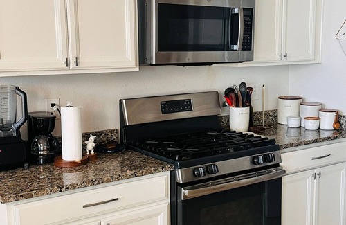 DeLand House | Charming 2-bedroom, 1 office, 1 TV room, house in wonderful DeLand with AC, WiF