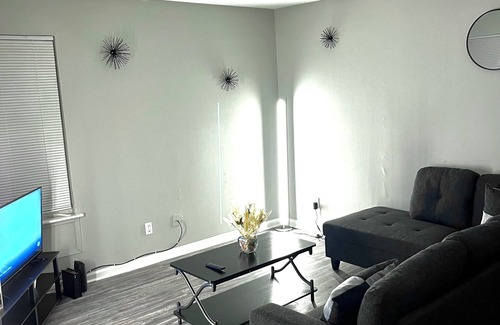 Greensboro Apartment | Charming 2-bedroom apartment with AC and WiFi in marvelous Greensboro