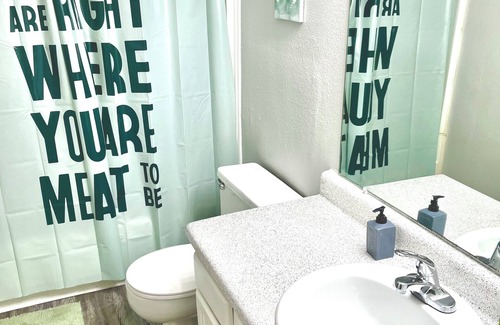 Greensboro Apartment | Charming 2-bedroom apartment with AC and WiFi in marvelous Greensboro