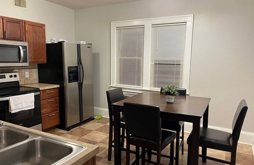 Summit - University Apartment | Charming 2-bedroom apartment near downtown Saint Paul with WiFi