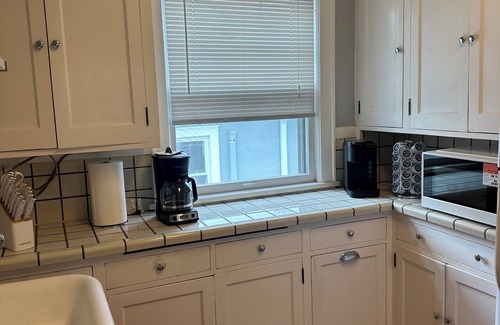 Macalester - Groveland Apartment | Charming 2-bedroom apartment in Saint Paul. Near MAC, UST, St. Kate's.