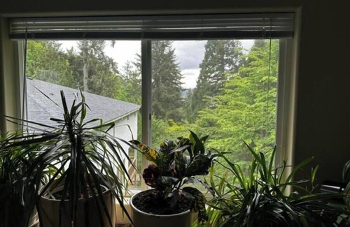 Inglewood-Finn Hill House | Charming 2-bedroom ADU in Kirkland with AC, WiFi, minutes from waterfront Park.