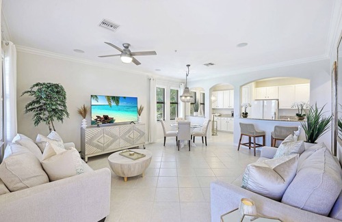 Naples House | CHARMING 2 BEDROOM AND DEN TOWNHOME IN ARTESIA-NAPLES!