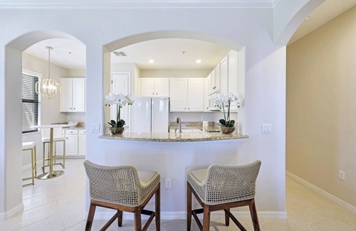 Naples House | CHARMING 2 BEDROOM AND DEN TOWNHOME IN ARTESIA-NAPLES!