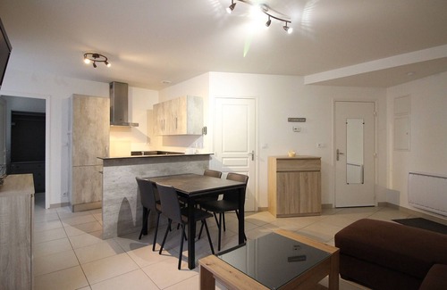 Mont-Dore Apartment | Charming 2-Bedroom Apartment, 50m from Thermal Baths, Sleeps 6, Modern Amenities, Special Rates