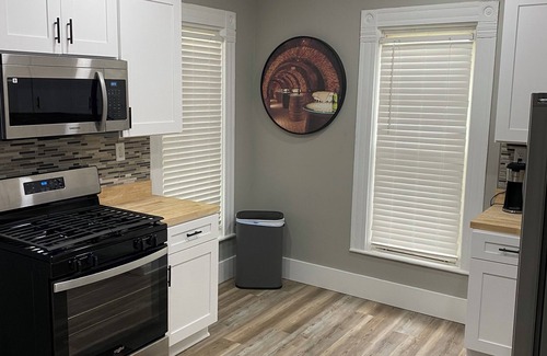 Ashtabula Apartment | Charming 2-bedroom apartment with AC, WiFi, in The Historic Ashtabula Harbor