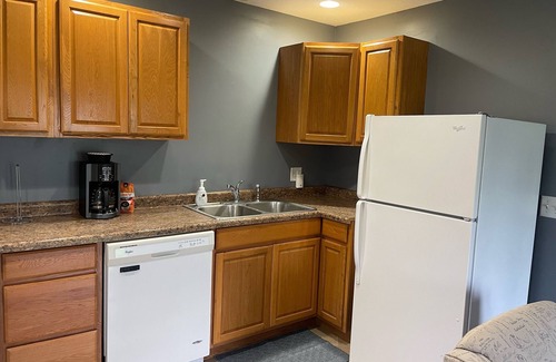 Hillsdale Apartment | Charming 2-bedroom apartment in fabulous Hillsdale with WiFi, ACn