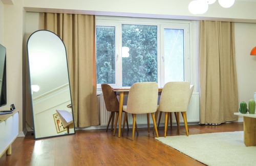 Kadikoy Apartment | Charming 2-bedroom apartment with WiFi, AC in lovely Istanbul