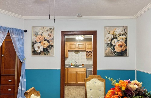 Blasdell Apartment | Charming 2-bedroom apartment in Pleasant Blasdell with morning breakfast.
