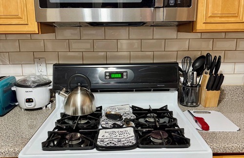Blasdell Apartment | Charming 2-bedroom apartment in Pleasant Blasdell with morning breakfast.