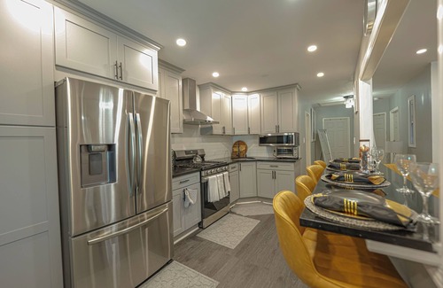 Canarsie Apartment | Charming 2-bedroom apartment with WiFi, AC in wonderful Brooklyn