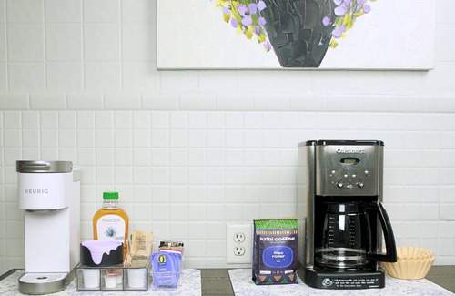Oak Park Apartment | Charming 2-bedroom apartment in Oak Park with WiFi access