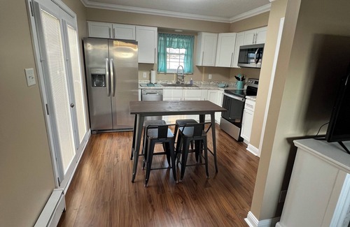 Wartburg Apartment | Charming 2-bedroom apartment in lovely Wartburg. Close to Hiking & Kayaking