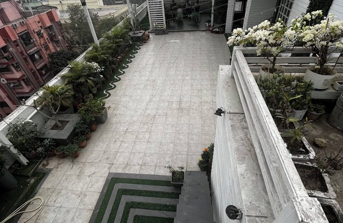 Bhowanipore Apartment | Charming 2-bedroom apartment with open terrace in central Kolkata with WiFi, AC
