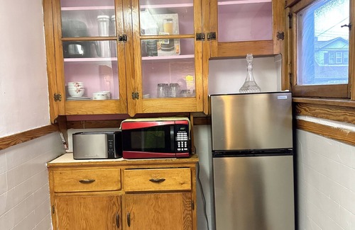 Buffalo Apartment | Charming 2-bedroom apartment with AC, WiFi in lovely Buffalo
