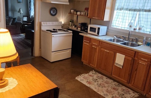 Arnot Apartment | Charming 2-bedroom apartment with AC, WiFi in amazing Liberty