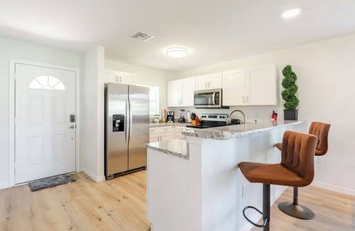Sun 'N Lake Apartment | Charming 2-bedroom apartment in wonderful Sebring with WiFi