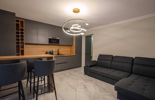 Tractorul Apartment | Charming 2-bedroom apartment in awesome Brașov with Jacuzzi.