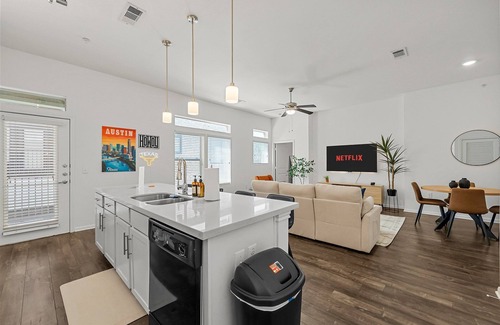 Montopolis Apartment | Charming 2-bedroom apartment with AC, Pool, Gym - Close to Airport and Downtown