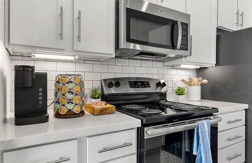 Montopolis Apartment | Charming 2-bedroom apartment with AC, Pool, Gym - Close to Airport and Downtown