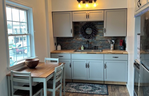 Greene Apartment | Charming 2-bedroom apartment with WiFi, AC in welcoming Greene