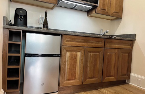 Ithaca Apartment | Charming 2-bedroom apartment with WiFi, AC in enchanting Ithaca