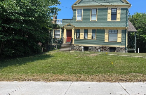 Ithaca Apartment | Charming 2-bedroom apartment with WiFi, AC in enchanting Ithaca