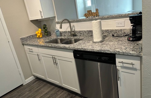 Legacy Park Apartment | Charming 2-bedroom apartment with WiFi, in the shops of legacy east