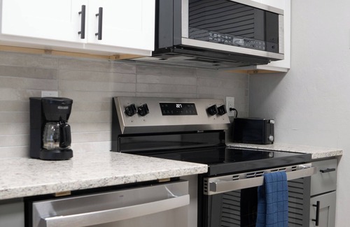 San Carlos Park House | Charming 2-bedroom bungalow minutes to RSW, FGCU and Miramar Outlets