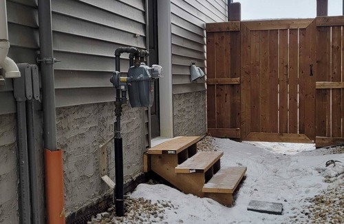 Northwest Edmonton House | Charming 2-bedroom basement in superb Edmonton with WiFi near WEM