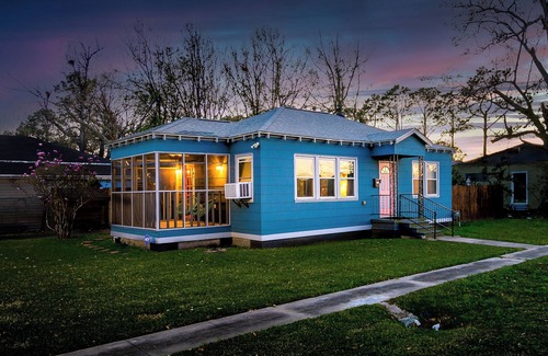 Thibodaux House | Charming 2-bedroom bungalow with lots of outdoor space to enjoy in Thibodaux