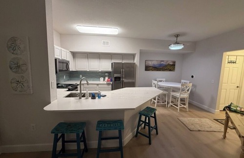 Iona Condo | Charming 2-bedroom condo 10 mins from the Fort Myers beach and Sanibel Island