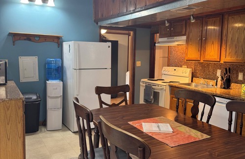 Canadohta Lake Cottage | Charming 2-bedroom cottage at Canadohta Lake with WiFi