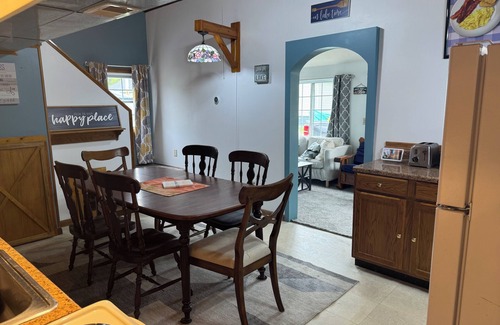 Canadohta Lake Cottage | Charming 2-bedroom cottage at Canadohta Lake with WiFi