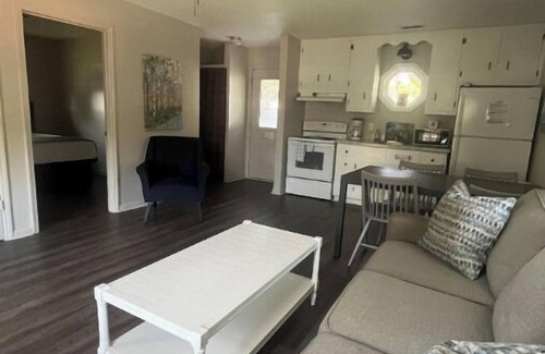Winchester Cabin | Charming 2-bedroom cabin in marvelous Winchester with WiFi, AC