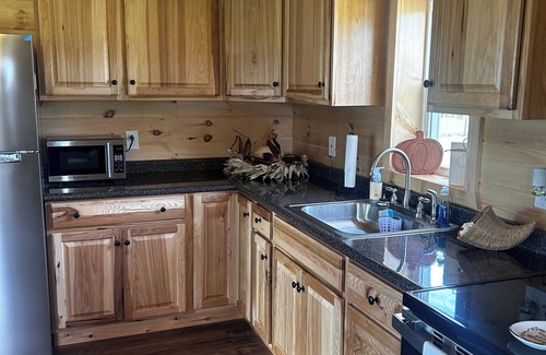 Amsterdam Cabin | Charming 2-bedroom cabin minutes from Sacandaga Lake and Saratoga Springs